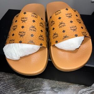 MCM Slides (Women)